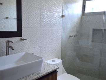Casa con recámara en planta baja, para estrenar, Argenta Residencial