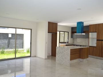 Casa con recámara en planta baja, para estrenar, Argenta Residencial