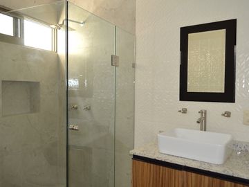 Casa con recámara en planta baja, para estrenar, Argenta Residencial