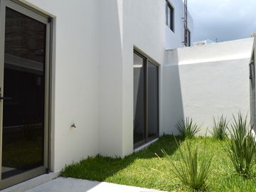 Casa con recámara en planta baja, para estrenar, Argenta Residencial