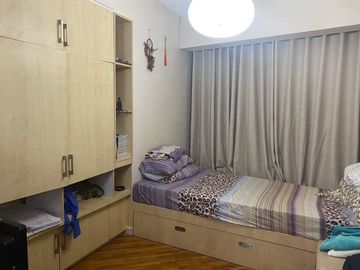 Rush Condominium for Sale: Studio Condo for Sale in Joya South Tower Rockwell Center Makati