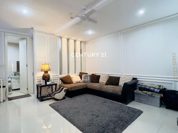Dijual Rumah Hook 2 Lantai Semi Furnised Di Sektor 9 Bintaro