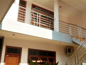 RUMAH BESAR KERTAJAYA INDAH GUBENG ROW 3 MOBIL