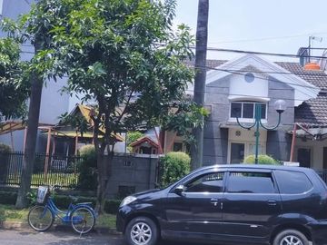 Jual Rumah Bonus Tanah Luas di Komplek strategis mainroad Soeta | LINDAY