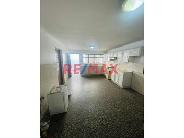 *🚨**Venta De Amplia Casa De 3 Pisos Con Vista A Parque En La Urbanización Las Quintanas*