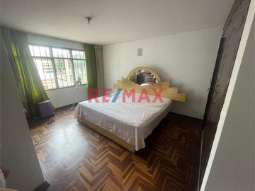 *🚨**Venta De Amplia Casa De 3 Pisos Con Vista A Parque En La Urbanización Las Quintanas*