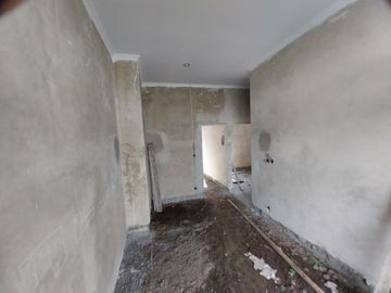 Rumah Proses Bangun Akses Jalan Depan 4 Meter Dekat Lapangan Denggung