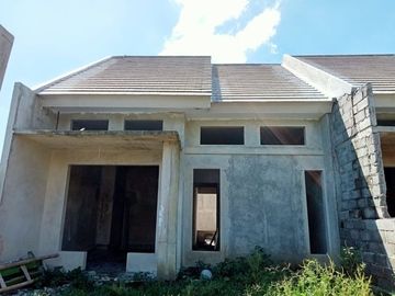 Rumah Proses Bangun Akses Jalan Depan 4 Meter Dekat Lapangan Denggung