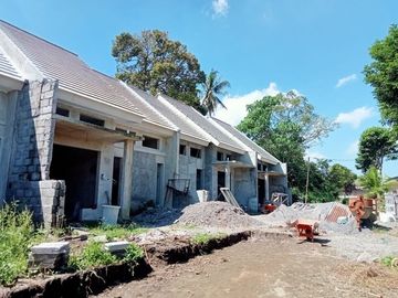 Rumah Proses Bangun Akses Jalan Depan 4 Meter Dekat Lapangan Denggung