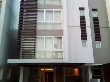 3BR Town House in QC near Tomas Morato, St.Lukes, Quezon ave, University, Churches, Fisher mall