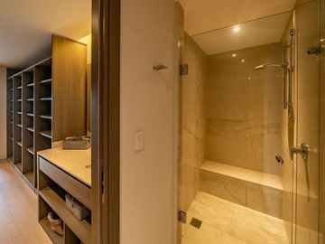 Apartamento con terraza, techos altos, piscina, pet friendly, venta Bosque Real