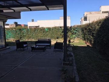 SE VENDE AMPLIA Y HERMOSA CASA EN EL MAS HERMOSO BARRIO PRIVADO DE SAN RAFAEL