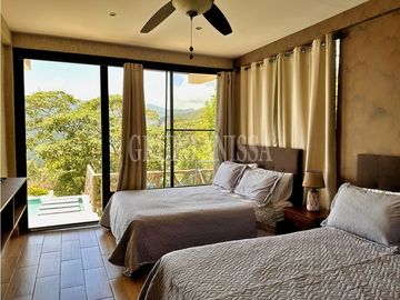 Se Vende Impresionante Casa con Vistas en Altos del Maria