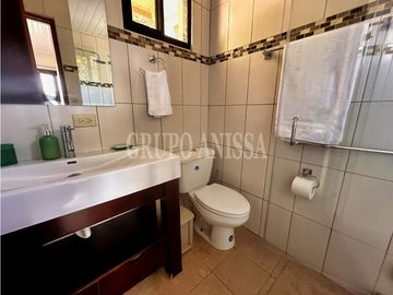 Se Vende Impresionante Casa con Vistas en Altos del Maria