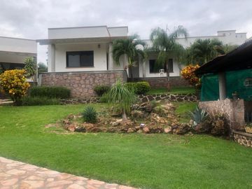 HERMOSA VILLA EN RENTA O  VENTA SOBRE CARRETERA CUERNAVACA-IGUALA