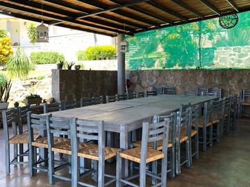 HERMOSA VILLA EN RENTA O  VENTA SOBRE CARRETERA CUERNAVACA-IGUALA