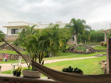 HERMOSA VILLA EN RENTA O  VENTA SOBRE CARRETERA CUERNAVACA-IGUALA