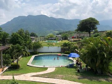 HERMOSA VILLA EN RENTA O  VENTA SOBRE CARRETERA CUERNAVACA-IGUALA