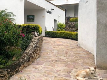HERMOSA VILLA EN RENTA O  VENTA SOBRE CARRETERA CUERNAVACA-IGUALA