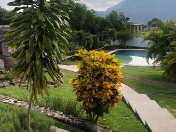 HERMOSA VILLA EN RENTA O  VENTA SOBRE CARRETERA CUERNAVACA-IGUALA
