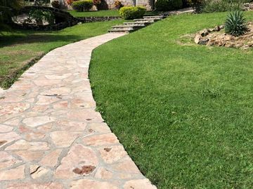 HERMOSA VILLA EN RENTA O  VENTA SOBRE CARRETERA CUERNAVACA-IGUALA