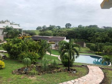 HERMOSA VILLA EN RENTA O  VENTA SOBRE CARRETERA CUERNAVACA-IGUALA