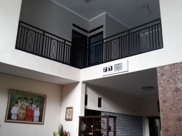 Dijual Rumah Kokoh 2 Lt Jatihandap Indah