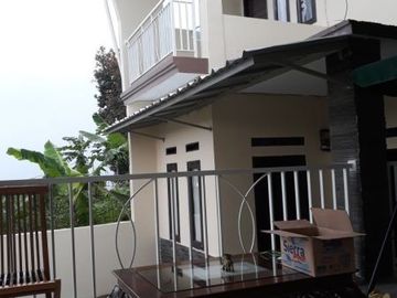 Dijual Rumah Kokoh 2 Lt Jatihandap Indah