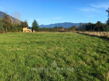 Terreno con orilla de río Huenehue