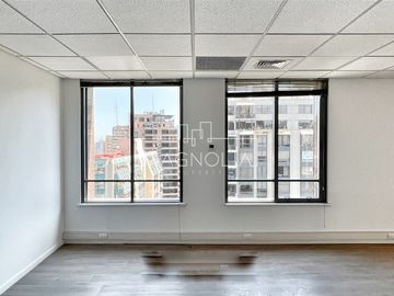 Arriendo Amplia oficina en El Golf, Las Condes