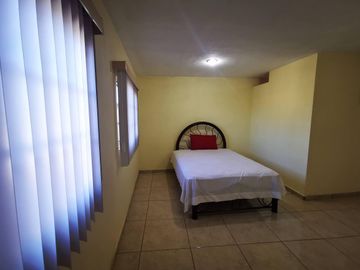 CASA LAZARO CARDENAS 2 RECAMARAS VALLE DORADO ZAMORA MICHOACAN