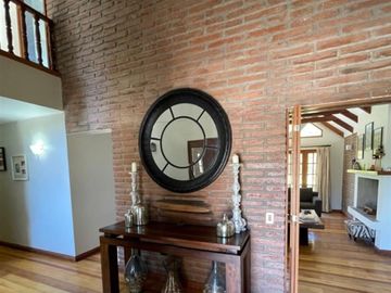 Casa en venta 5D/5B Piscina, quincho gimnasio en Carampangue