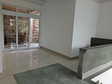 DIJUAL RUMAH (HOEK) LOKASI STRATEGIS DI Jl. KAYU MAS TENGAH VII, JAKARTA TIMUR