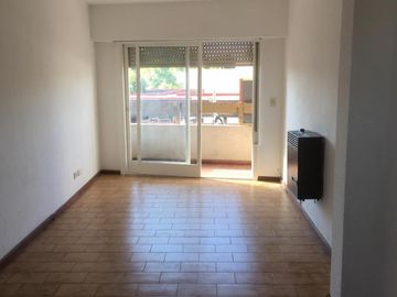 DEPTO 3 AMB AL FRENTE C/COCHERA Y BALCON  S/ AV. GAONA