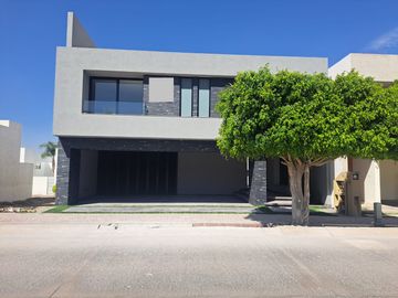 CASA EN VENTA EN PEDREGAL FASE 1