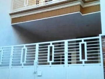Rumah minimalis di setro Baru, Strategis