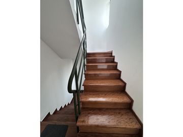 VENDO HERMOSA CASA EN URB. SAN JOSE DE CALIFORNIA - 3 PISOS