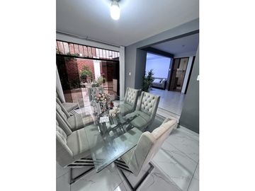 VENDO HERMOSA CASA EN URB. SAN JOSE DE CALIFORNIA - 3 PISOS