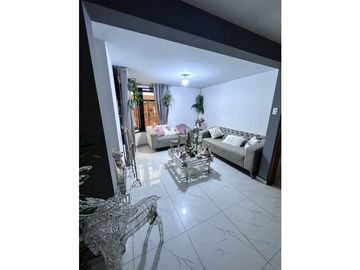VENDO HERMOSA CASA EN URB. SAN JOSE DE CALIFORNIA - 3 PISOS