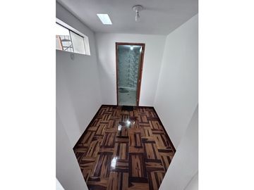 VENDO HERMOSA CASA EN URB. SAN JOSE DE CALIFORNIA - 3 PISOS