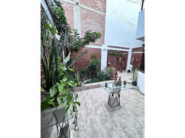 VENDO HERMOSA CASA EN URB. SAN JOSE DE CALIFORNIA - 3 PISOS