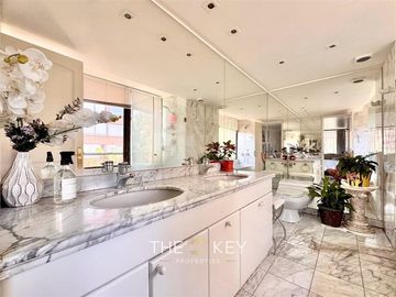 Hermoso Departamento en venta de 4 dorm. en Vitacura