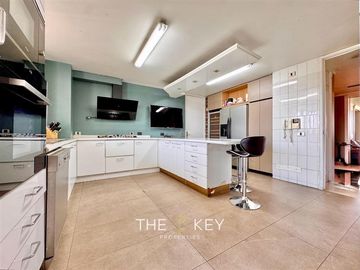 Hermoso Departamento en venta de 4 dorm. en Vitacura