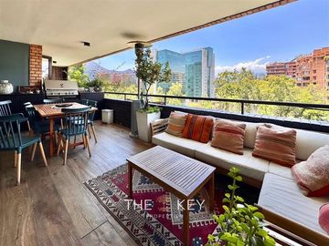 Hermoso Departamento en venta de 4 dorm. en Vitacura