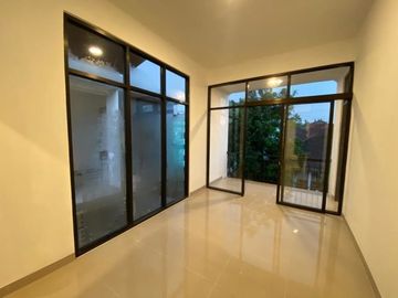 Dijual Rumah Siap Bangun Desain Tropis Minimalis Dalam Cluster