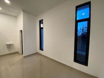 Dijual Rumah Siap Bangun Desain Tropis Minimalis Dalam Cluster