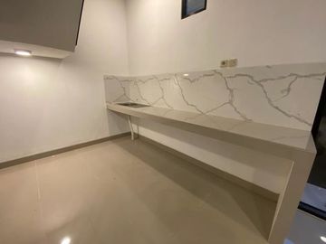 Dijual Rumah Siap Bangun Desain Tropis Minimalis Dalam Cluster