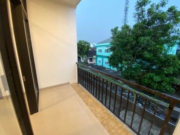 Dijual Rumah Siap Bangun Desain Tropis Minimalis Dalam Cluster