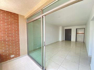 apartamento en arriendo en ciudad jardín. Cod A68754