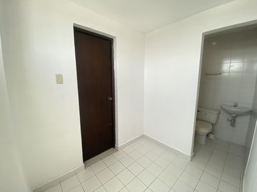 apartamento en arriendo en ciudad jardín. Cod A68754